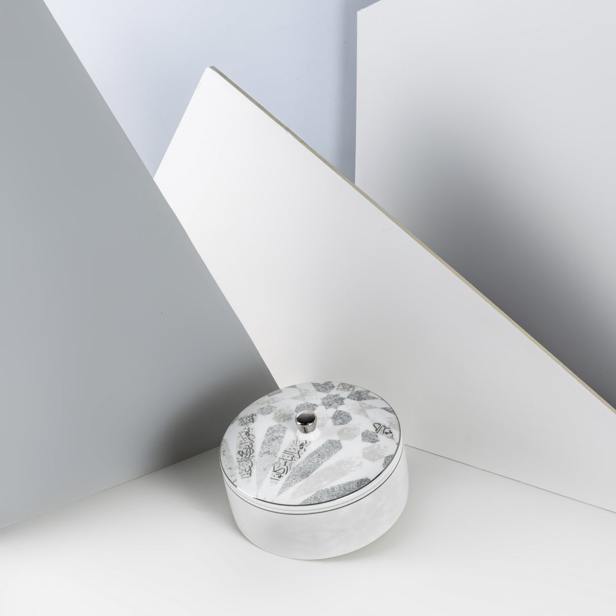 Amal - Cuenco mediano para dátiles - Gris y plateado