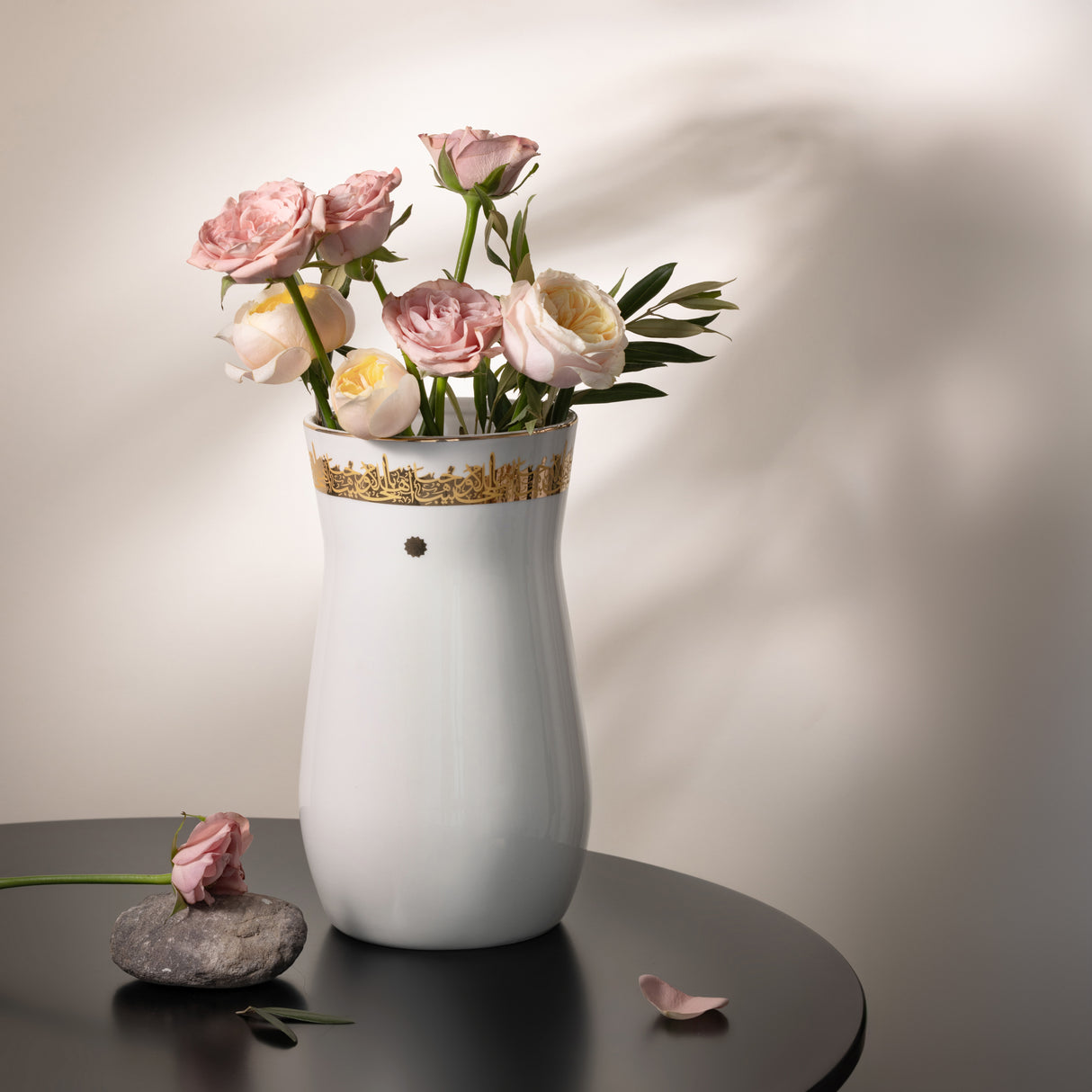 Atheer - Large Decorative Vase - White & Gold