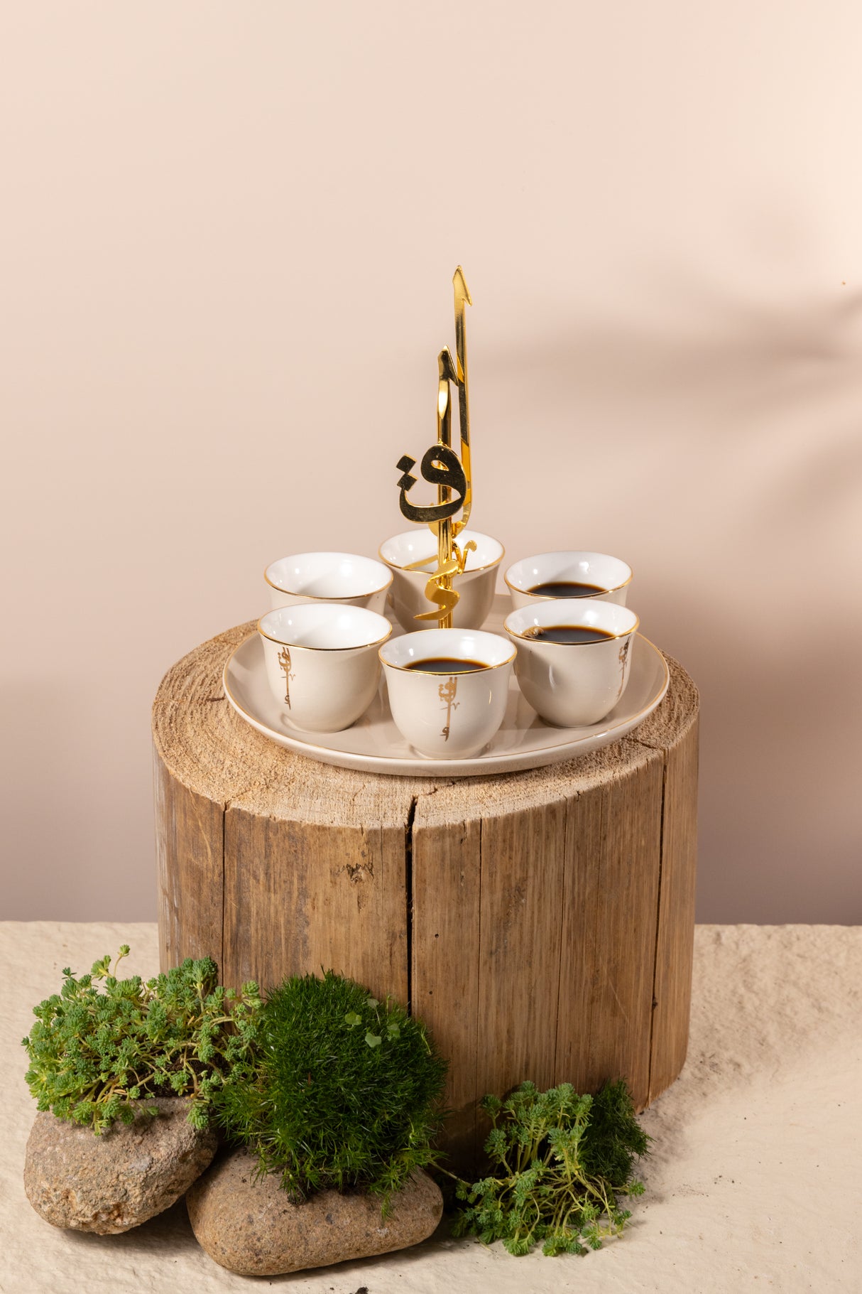 Liqa'a - Arabic Coffee Cups With Holder  - Beige & Gold