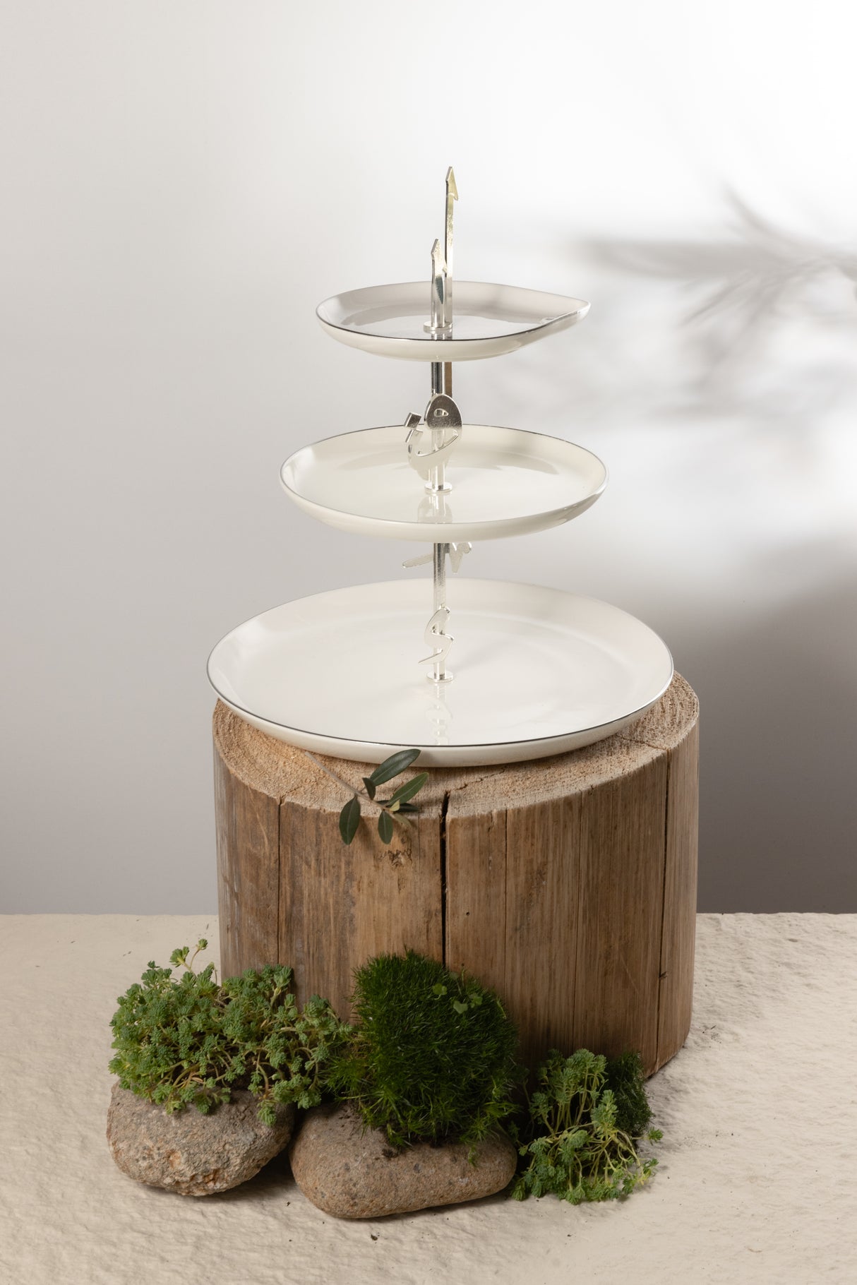 Liqa'a - 3 Tier Plate - Pearl White & Silver