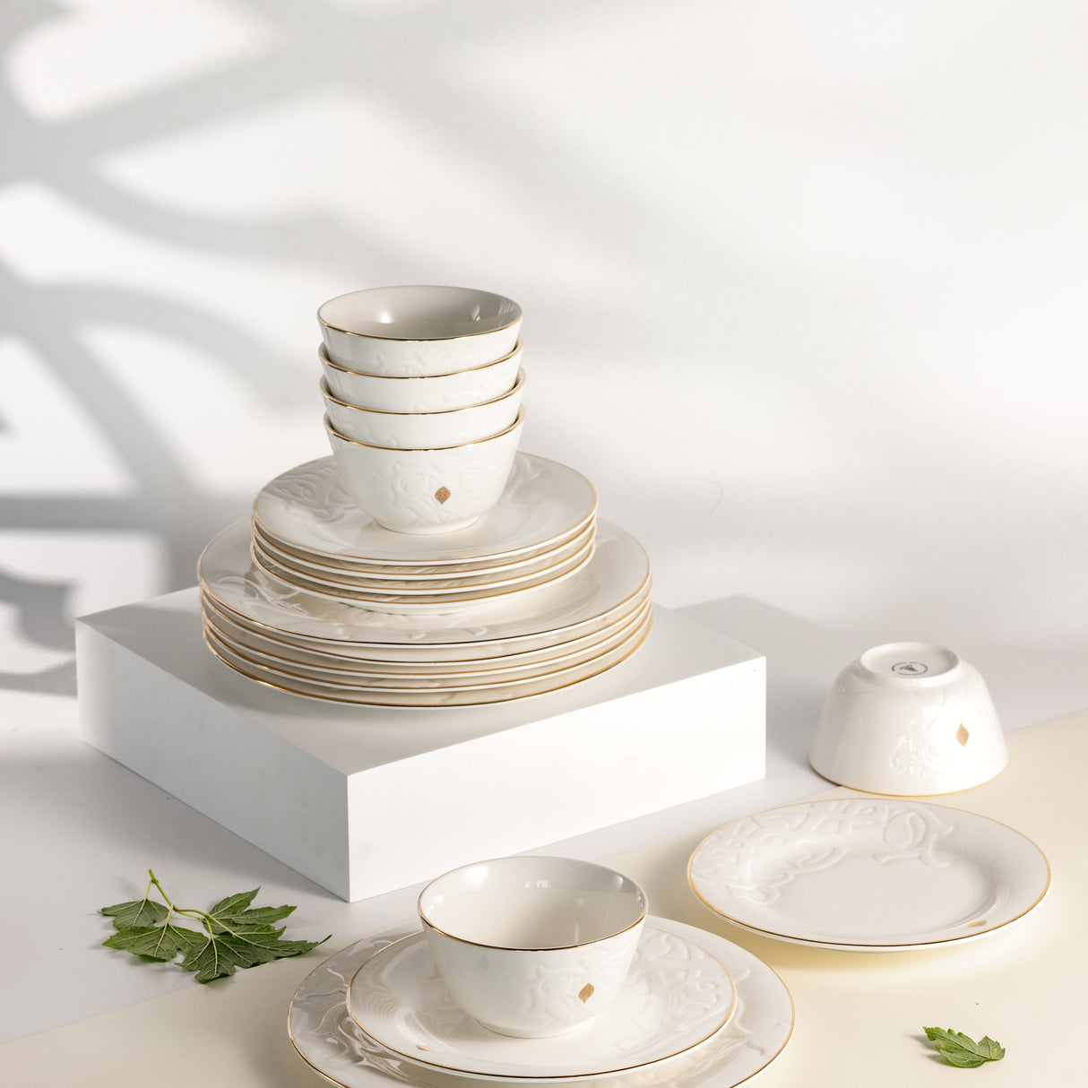 Naqsh - Dinner Set (18-Pc) - White & Gold