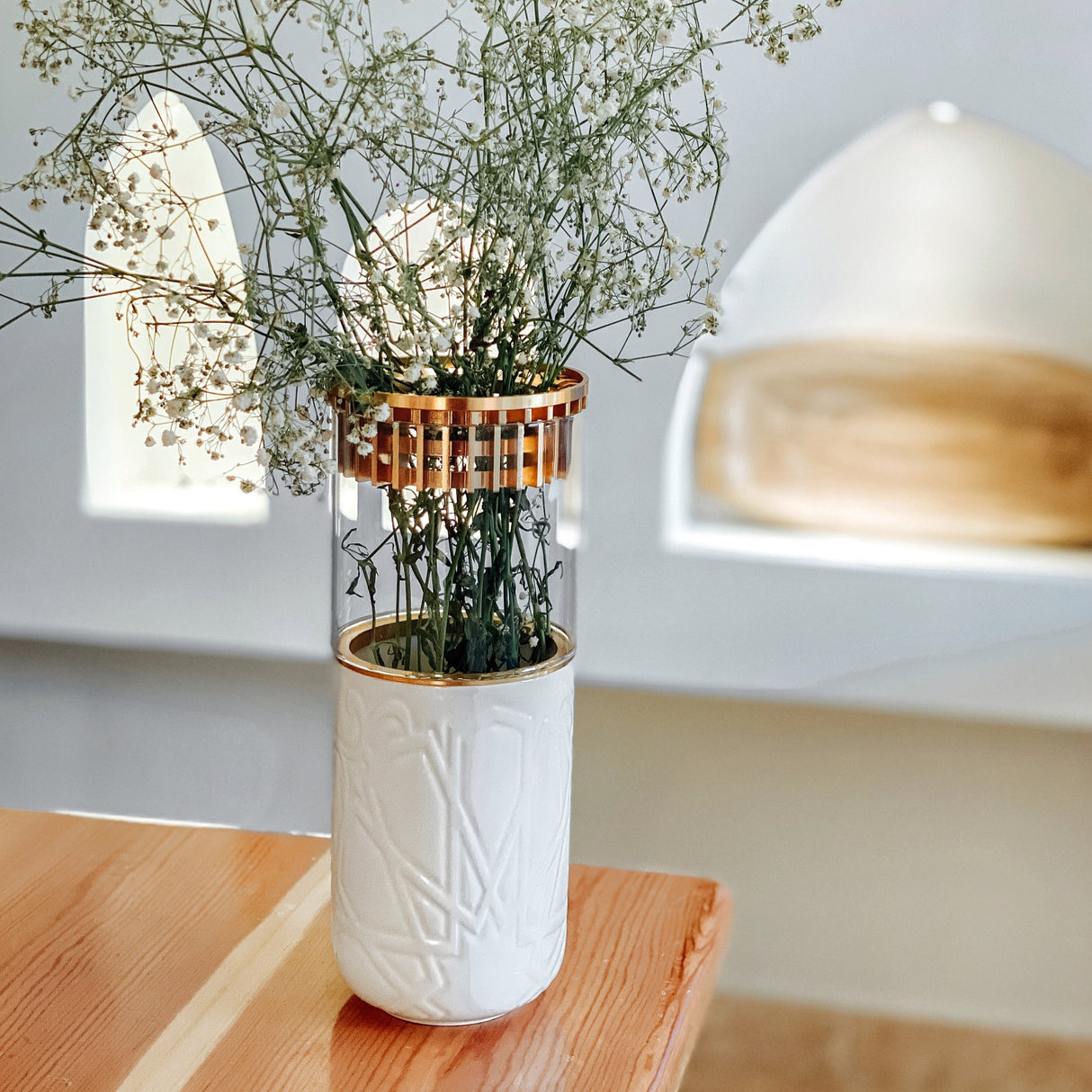 Luxury Majlis - Large Decorative Vase - White & Gold