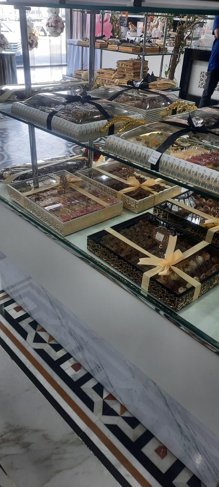 Royal BlossomHive 15" Square Bamboo Tray – White & Gold