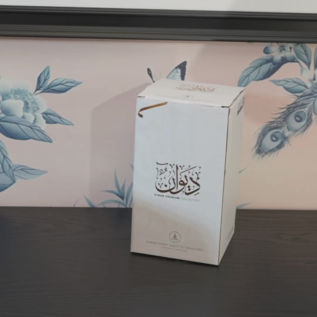 Luxury Diwan - Large Decorative Vase  - Ivory & Gold